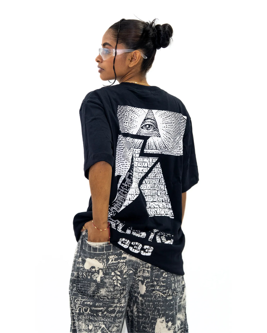 Camiseta SS1 R Iluminati Negra
