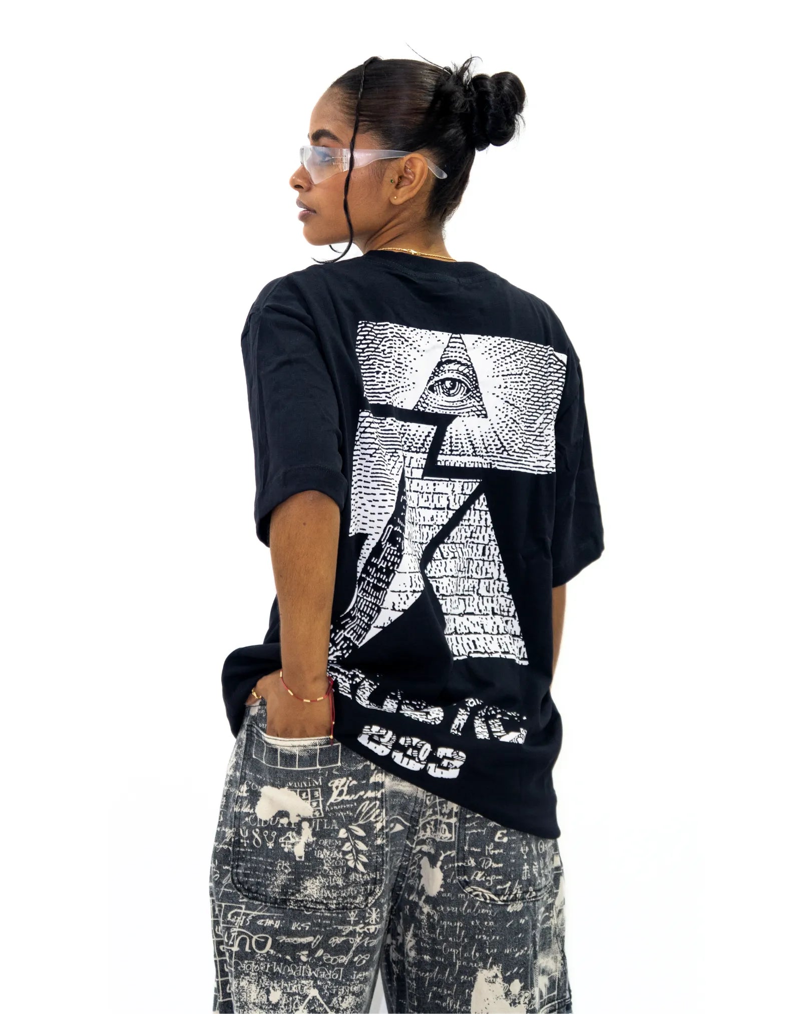 Camiseta SS1 R Iluminati Negra