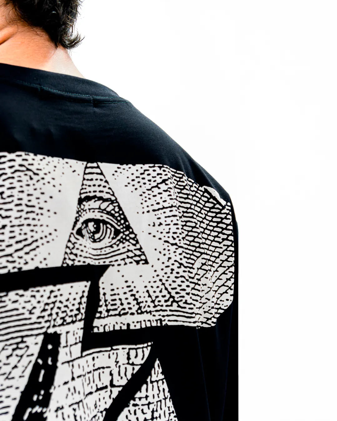 Camiseta SS1 R Iluminati Negra